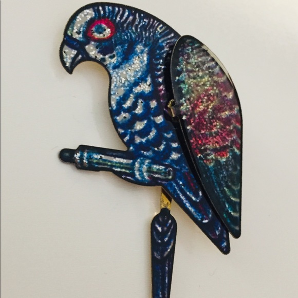 Vintage Parrot Brass Frame Pin Glitter Resin Feather Bird paradise Lapel Brooch - Picture 7 of 7